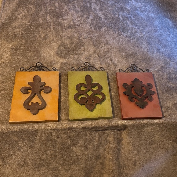 Willow House Rustic Metal Wall Decor Set with Iron Accents Fleur de Lis - Picture 1 of 4